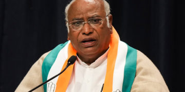 سرخ جھنڈوں کو کیوں نظر انداز کیا گیا: کھرگے نے اڈیشہ ریل سانحہ پر پی ایم مودی کو کہا