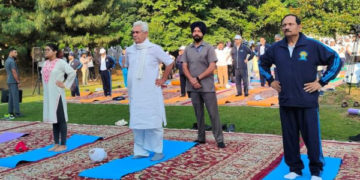 لیفٹیننٹ گورنر منوج سنہا نے سری نگر میں یوگا تقریب کی قیادت کی
