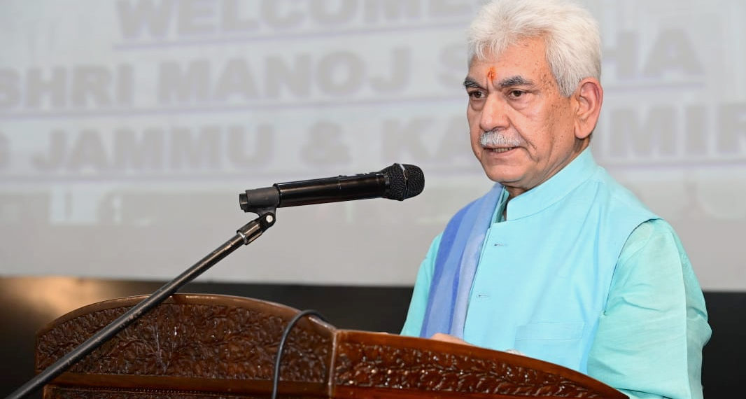 کسی کو نظر بند رکھا گیا ہے نہ گرفتار کیا گیا: منوج سنہا