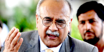 نجم سیٹھی پی سی بی کے اگلے چیئرمین بننے کی دوڑ سے دستبردار