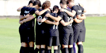 نیوزی لینڈ، آئرلینڈ نے مخالفین کے مبینہ نسلی تبصروں پر کھیل ترک کر دیا