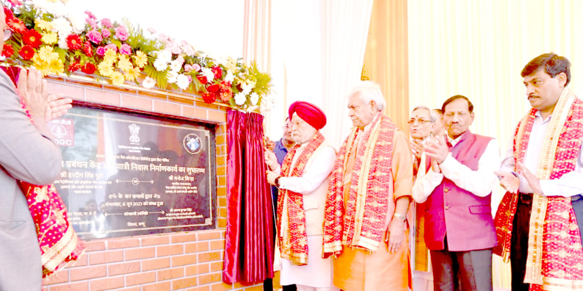 پوری، سنہا نے جموں میں امرناتھ یاتری نواس کا سنگ بنیاد رکھا