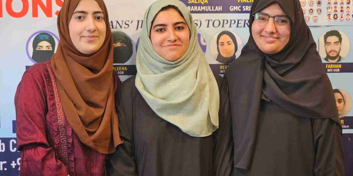 حال ہی نیٹ امتحان کے نتائج میں کامیاب ہونے والی شہر خاص کی طالبات۔۔ساحل میر