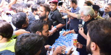 لیفٹیننٹ گورنر منوج سنہا کی عاشورہ جلوس میں شرکت، عزاداروں سےملاقی