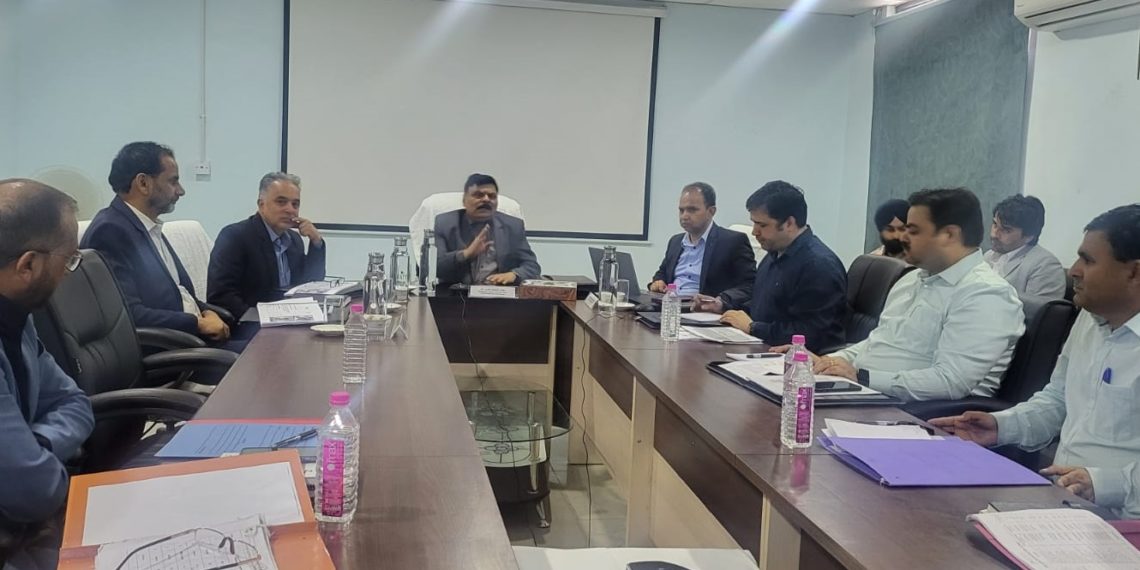 ہرسکول کو مارچ 2024ء تک کم سے کم سہولیات کو یقین دہانی کی جائے گی۔آلوک کمار