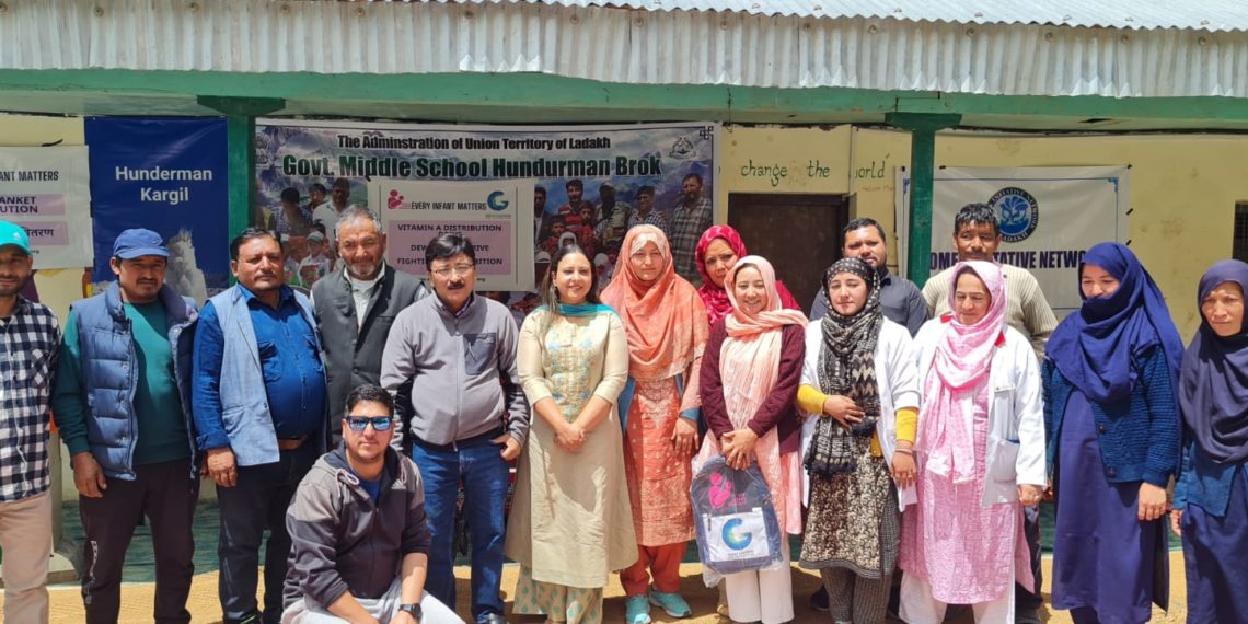 یوقمہ رگیال کھنگ میں تقریب کے دوران ـ’پورٹاکیبن‘ کاافتتاح