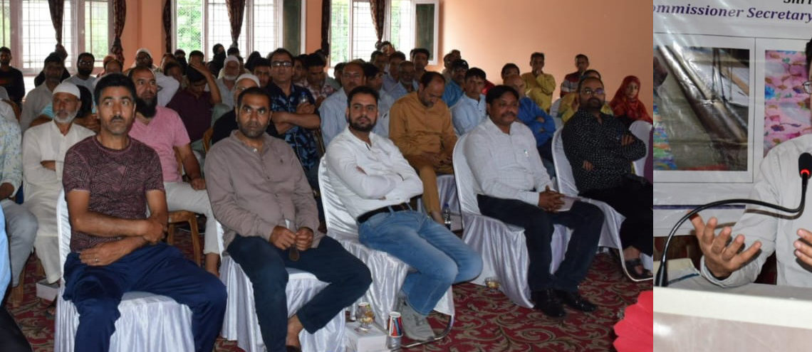 وِیورزسروس سینٹر نے سری نگر میں ہینڈ لوم کا قومی دِن منایا