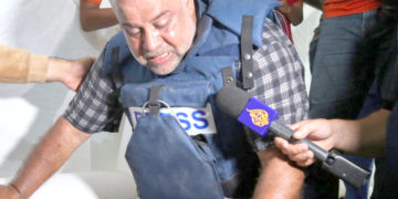 جنگ کی کوریج کرنے کے دوران الجزیرہ کا صحافی اسراٸیلی بمباری میں اپنی پوری فیملی کھوبیٹھا