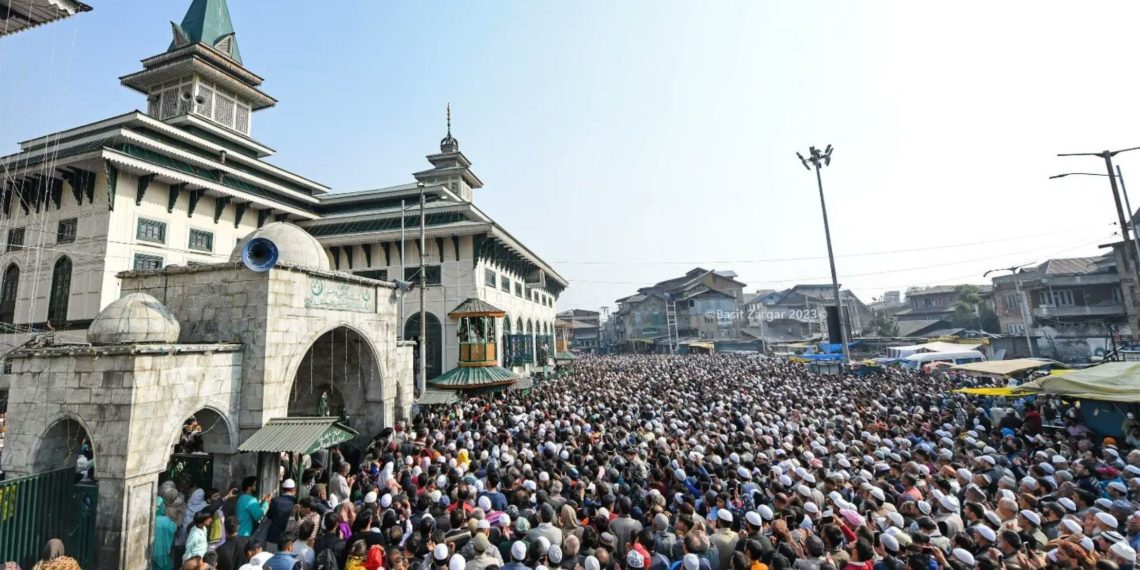 حضرت شیخ عبدالقادر جیلانیؒ کے سالانہ عرس کے موقعہ پر خانیار میں عقیدتمندوں کی بڑی تعداد۔