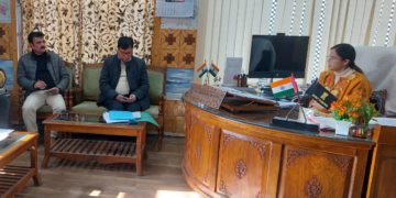 ضلع ترقیاتی کمشنر نے کپواڑہ میں بجلی کی فراہمی کی صورتحال کا جائزہ لیا