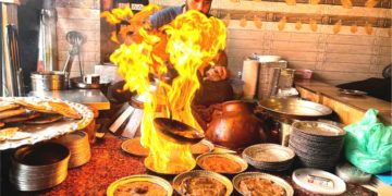 کشمیری خواتین کا ہریسہ شاپس پر ورود