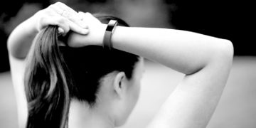 فٹ رہنے کے لیے، آپ صحیح فٹنس ٹریکر کا انتخاب کیسے کریں؟