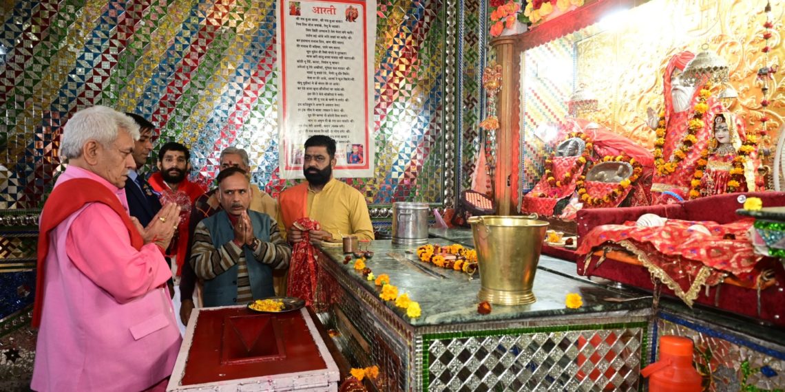 عوام تعمیر معاشرہ کیلئے خود کو وقف رکھیں