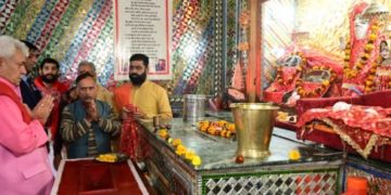 عوام تعمیر معاشرہ کیلئے خود کو وقف رکھیں