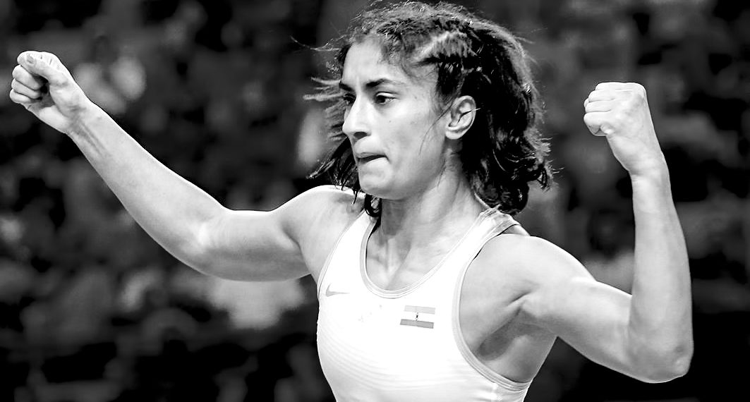 بجرنگ پونیا کے بعد اب ونیش پھوگاٹ نے بھی واپس کیا تمغہ