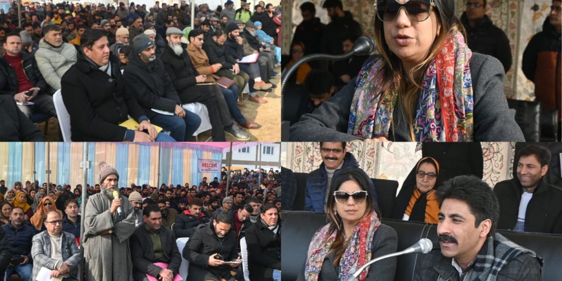 یشامد گل نے پولی تکنیک کالج لار کی پورہ میں میگا پبلک دربار کی صدارت کی