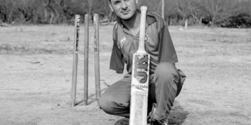 کشمیر کے محمد عامر کے جذبے کو سلام،دونوں ہاتھ سے محروم ہونے کے بعد بھی کرتا ہے شاندار بلے بازی اور گیندبازی