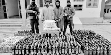 جموں و کشمیر اننت ناگ پولیس نے ممنوعہ اشیاء کے ساتھ تین کو گرفتار کیا