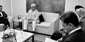 لیفٹیننٹ گورنر نے گجرات میں کاروباری رہنماؤں سے ملاقات کی۔