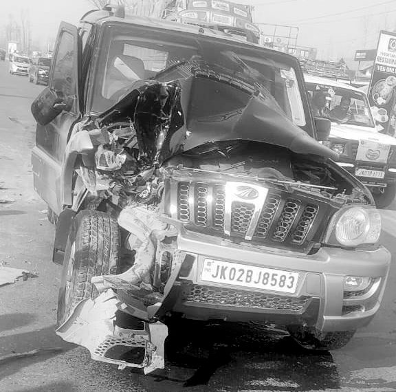 پی ڈی پی کی سربراہ محبوبہ مفتی کیگاڑی حادثے کا شکار