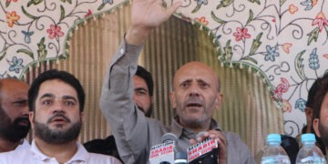 مسائل کا حل قربانی، منشور لکھنا نہیں: انجیر رشید