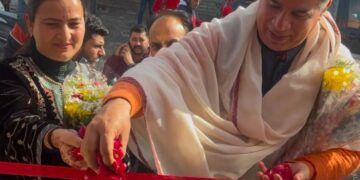 سینر بی جے پی لیڈر روینہ رینہ نے جموں میں جدید سہولیات سے لیس سلون کا افتتاح کیا