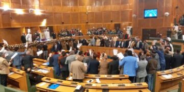 وقف ترمیمی بل کے خلاف اسمبلی میں ہنگامہ اور ہاتھا پائی، ایوان کی کارروائی ملتوی