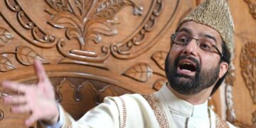 وقف ترمیمی بل پر بحث سے انکار پرمیر واعظ کی مذمت