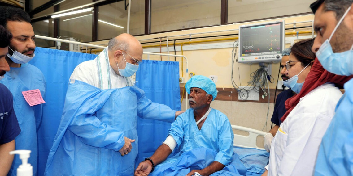 پہلگام حملہ؛۔امت شاہ نے اننت ناگ اسپتال میں زخمیوں کی عیادت کی