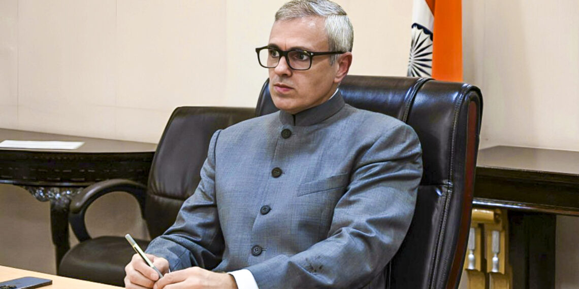 کچھ ٹی وی چینلز کے اینکروں کے بغیر سب لوگ جنگ بندی معاہدہ بر قرار رہنے کے خواہاں ہیں: عمر عبداللہ