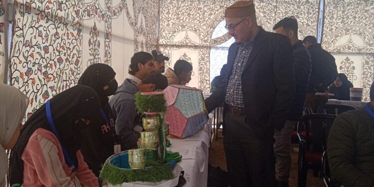 انسپائر ایوارڈز مانک 24-2025 کے تحت بی ایچ ایس ایس پانپور میں ضلعی سطح کی نمائش اور پروجیکٹ مقابلے (DLEPC) کا انعقاد