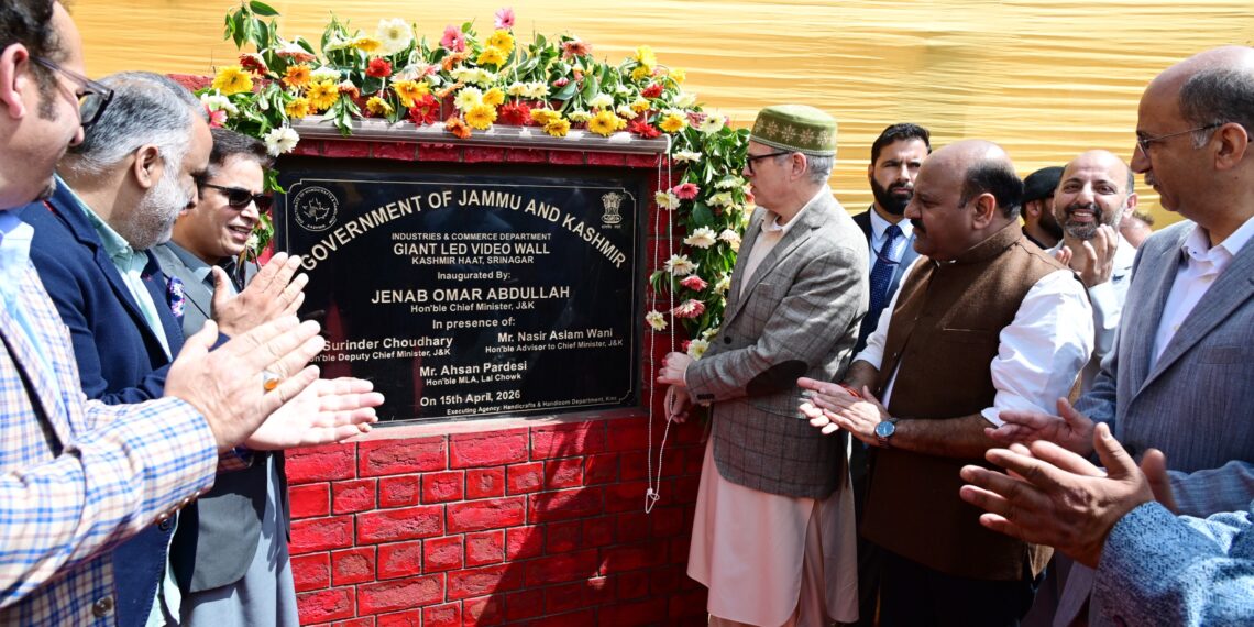 سیاحت کے فروغ پر حکومت کی خصوصی توجہ، تاریخی کشمیر ہاٹ میں 80سے زائد دکانیں مقفل: وزیر اعلیٰ