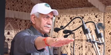 نشہ مکت جموں و کشمیر مہم جاری، ایل جی کا راجوری میں پڑائو، کہا معاشرہ اور انتظامیہ متحد ہو جائیں نتائج حاصل ہونگے