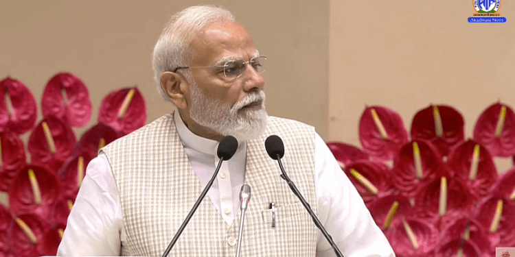 خواتین کوٹہ اور حد بندی کمیشن بل لوک سبھا میں پیش، وزیر اعظم کی اپوزیشن سے حمایت طلب