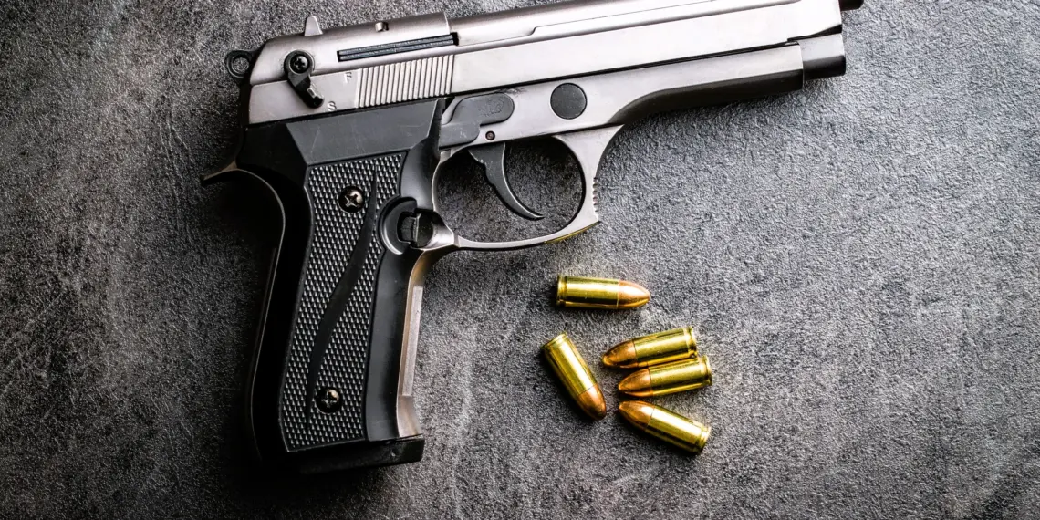 گرلز سکول صورہ۔کچرے سے پستول برآمد