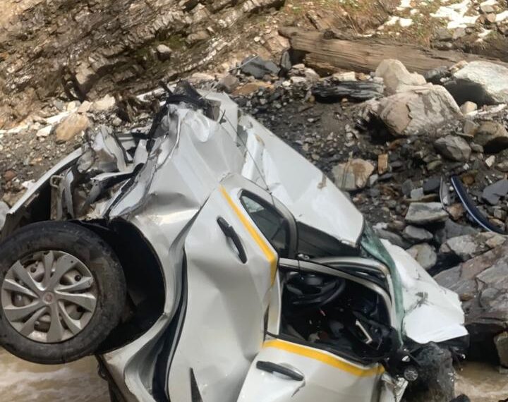 مغل روڈ پر المناک حادثہ،کار پھسل کر کھائی میں گری،4افراد لقمہ اجل