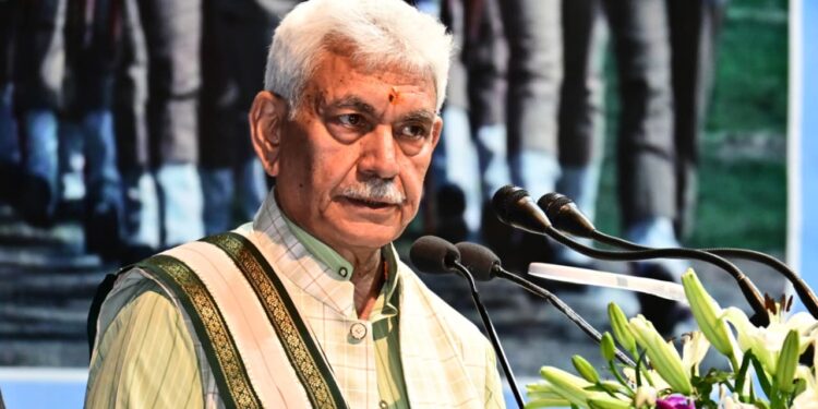 پولیس قومی سلامتی کے فرنٹ لائن پر تعینات، دہشت گردی کے نیٹ ورک ختم کرنیکا ہدف: ایل جی سنہا
