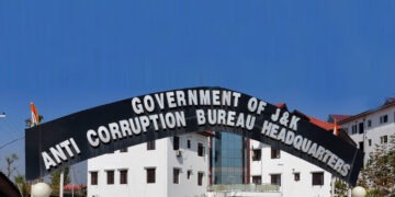 زاورہ گارڈن ترقیاتی کام میں دھاندلی،سابق ڈائریکٹر باغبانی اور دیگر افسران کیخلاف کیس درج