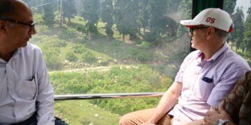 ایک ماہ کی معطلی کے بعد، گلمرگ گنڈولا خدمات پھر سے بحال