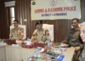یاترا انتظامات کا گاندربل میں جائزہ، ملی ٹینسی مخالف کارروائیاں جاری رکھنے کی ہدایت
