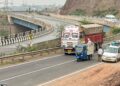 شاہراہ دوسرے روز بھی بند، سینکڑوں گاڑیاں مختلف مقامات پر درماندہ