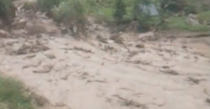 کپوارہ اور سنتھن ٹاپ پر بادل پھٹنے سے بڑے پیمانے پرتباہی