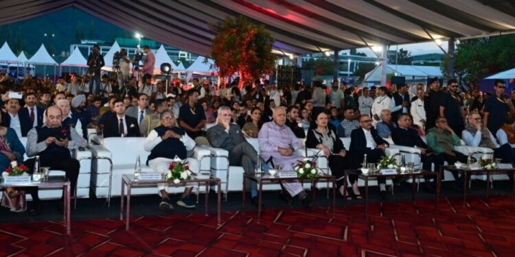 جموں و کشمیر کا پہلا بین الاقوامی فلم فیسٹیول کا ڈل کے کنارے شانداز افتتاح