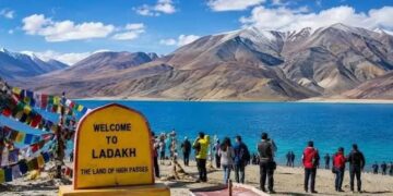 لداخ میں سیاحت کا نیا ریکارڈ،آٹھ ماہ میں چار لاکھ سے زائد سیاح پہنچے