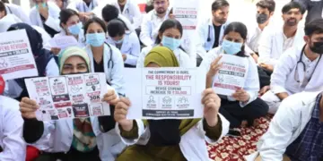 انٹرن ڈاکٹروں کی ہڑتال کا تیسرا دن،ہسپتالوں میں مریضوں کی خدمات متاثر،فوری اقدامات کا مطالبہ