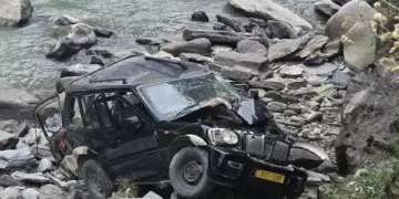 کرناہ میں المناک حادثہ،سوموگاڑی کھائی میں گری،تین اہل خانہ سمیت پانچ افراد لقمہ اجل